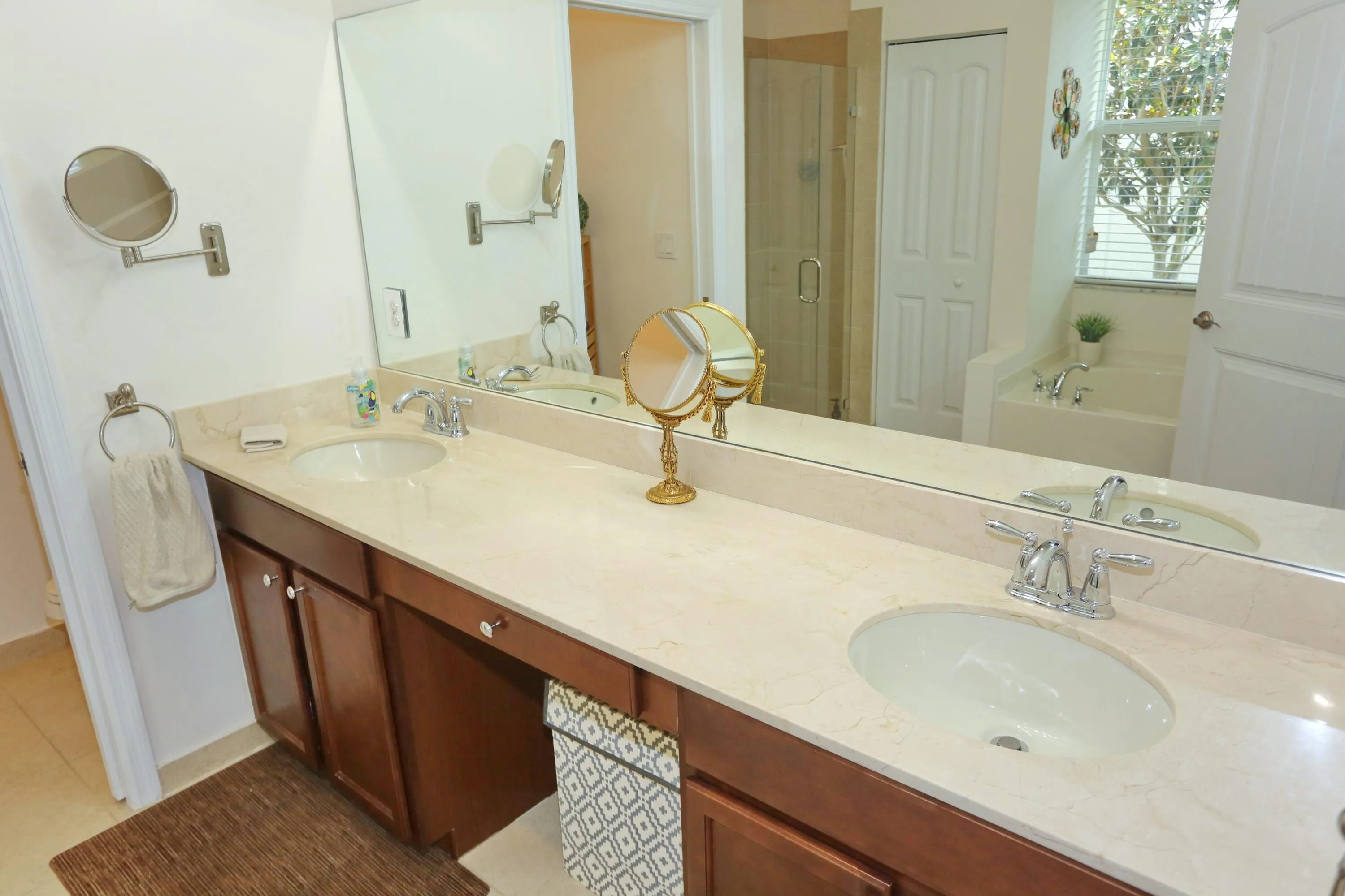 DUAL SINKS