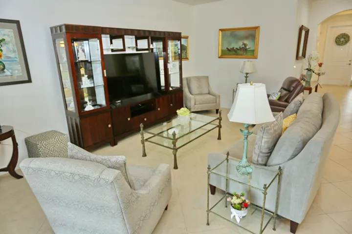 019-036-Living Room-4200x2800