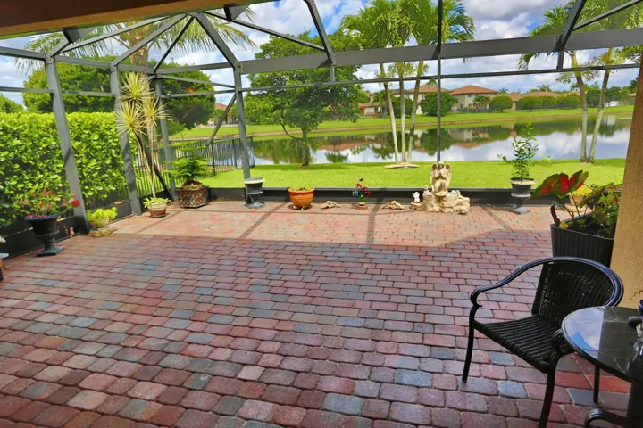 covered & screened patio