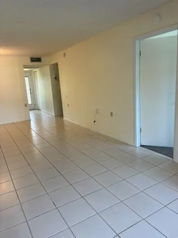 LR1146
