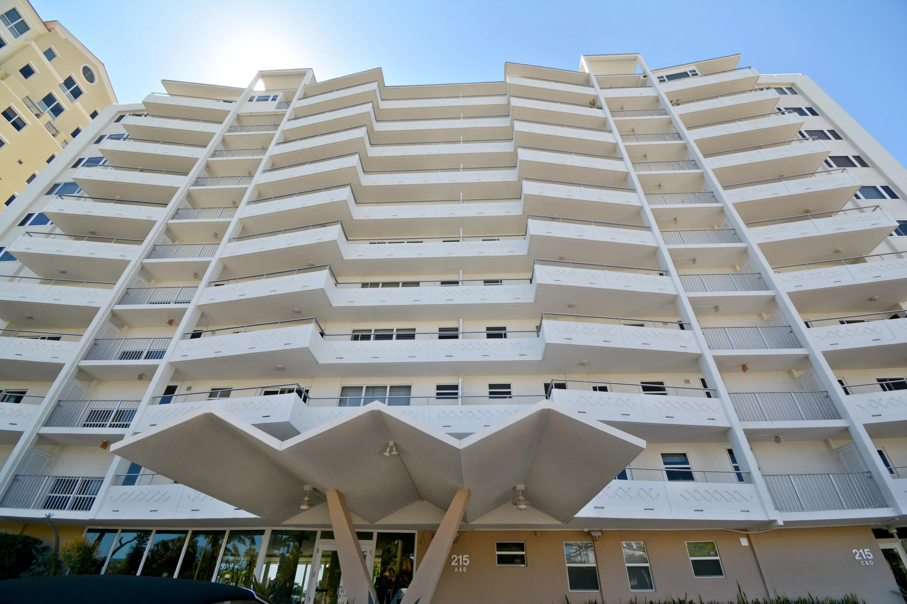 01_215NBirchRd_Unit2A_57_FrontView_HiRes
