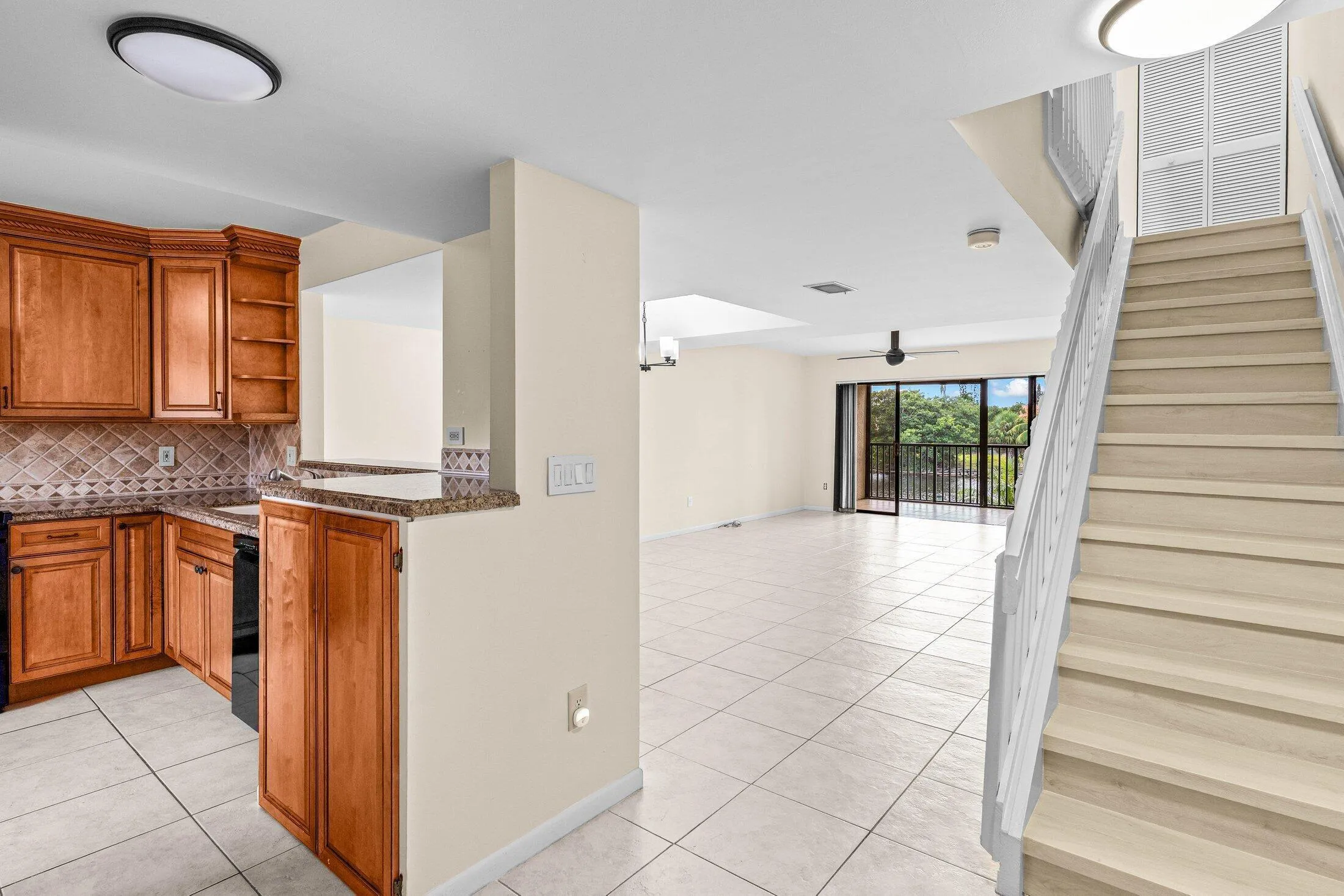 008-210CaptainsWalk-711-DelrayBeach-FL-3