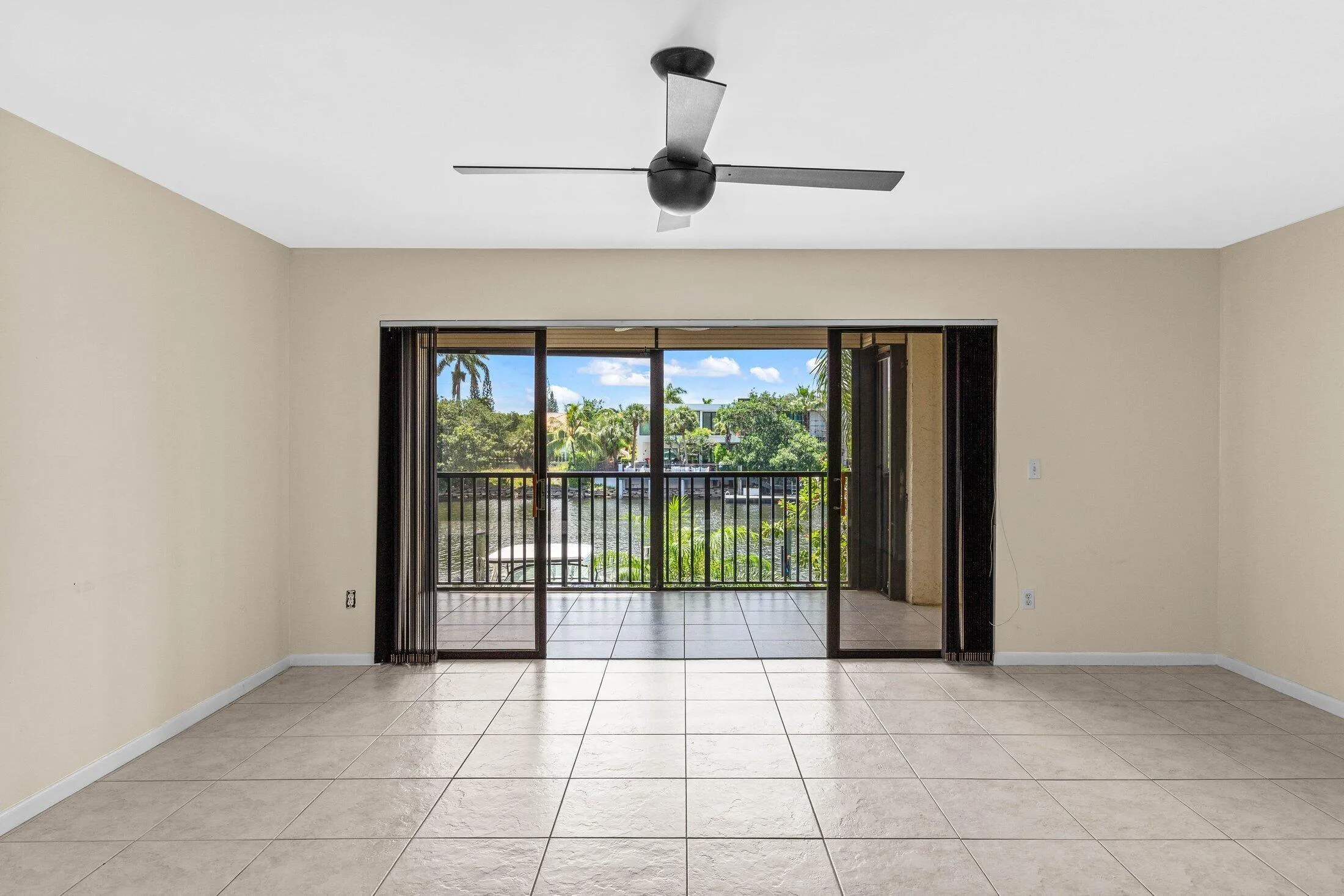 011-210CaptainsWalk-711-DelrayBeach-FL-3