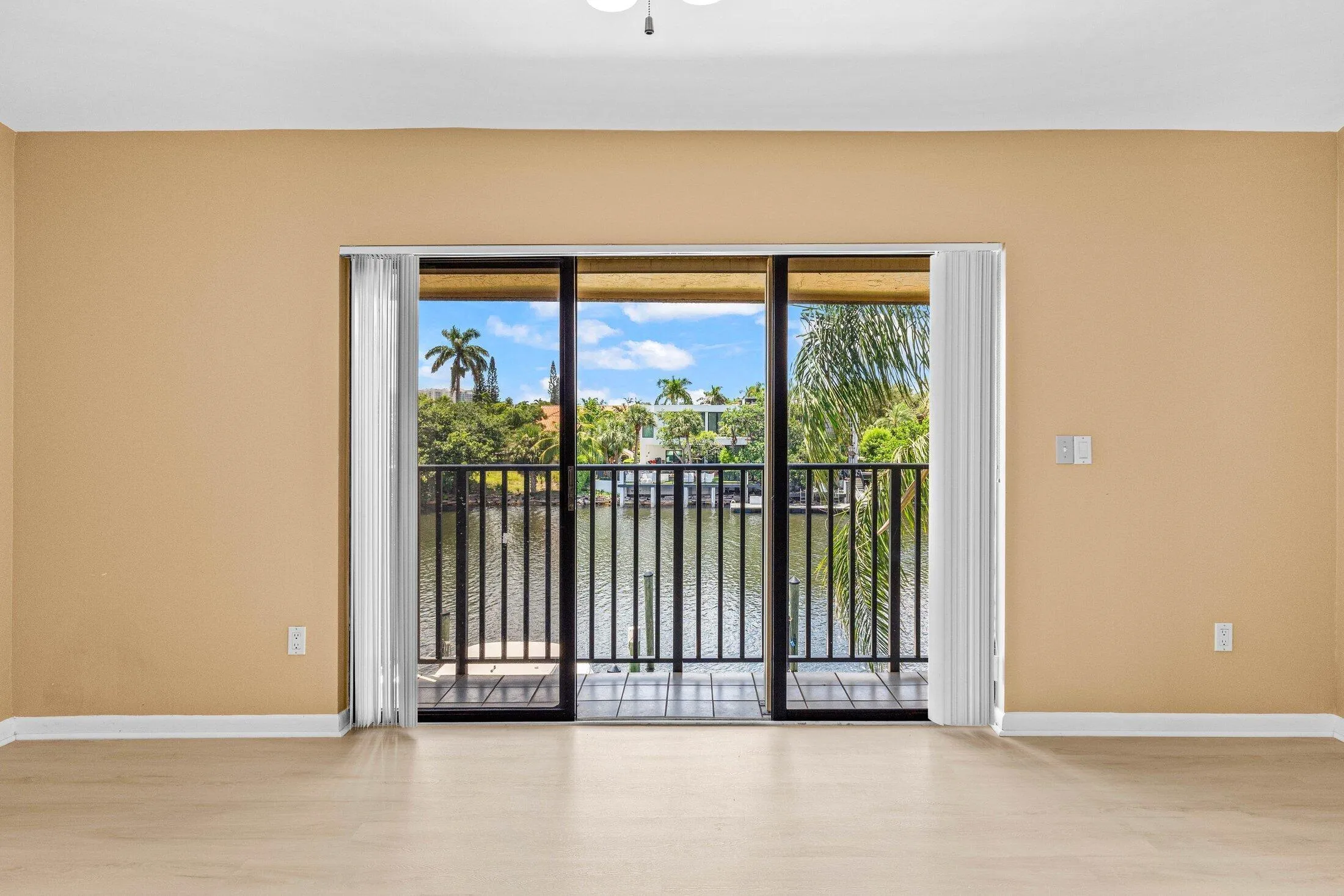 021-210CaptainsWalk-711-DelrayBeach-FL-3