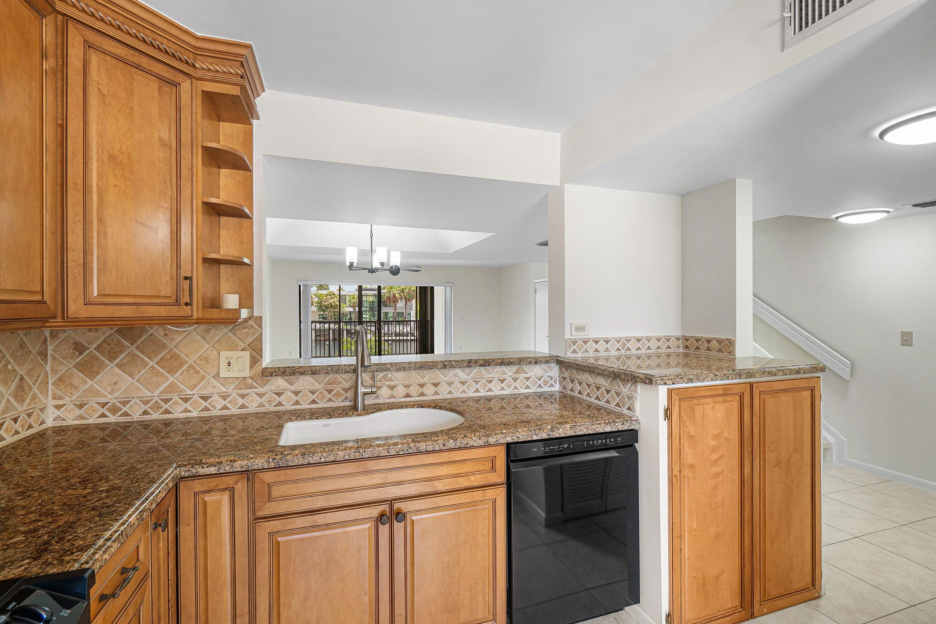 008-210CaptainsWalk-711-DelrayBeach-FL-3