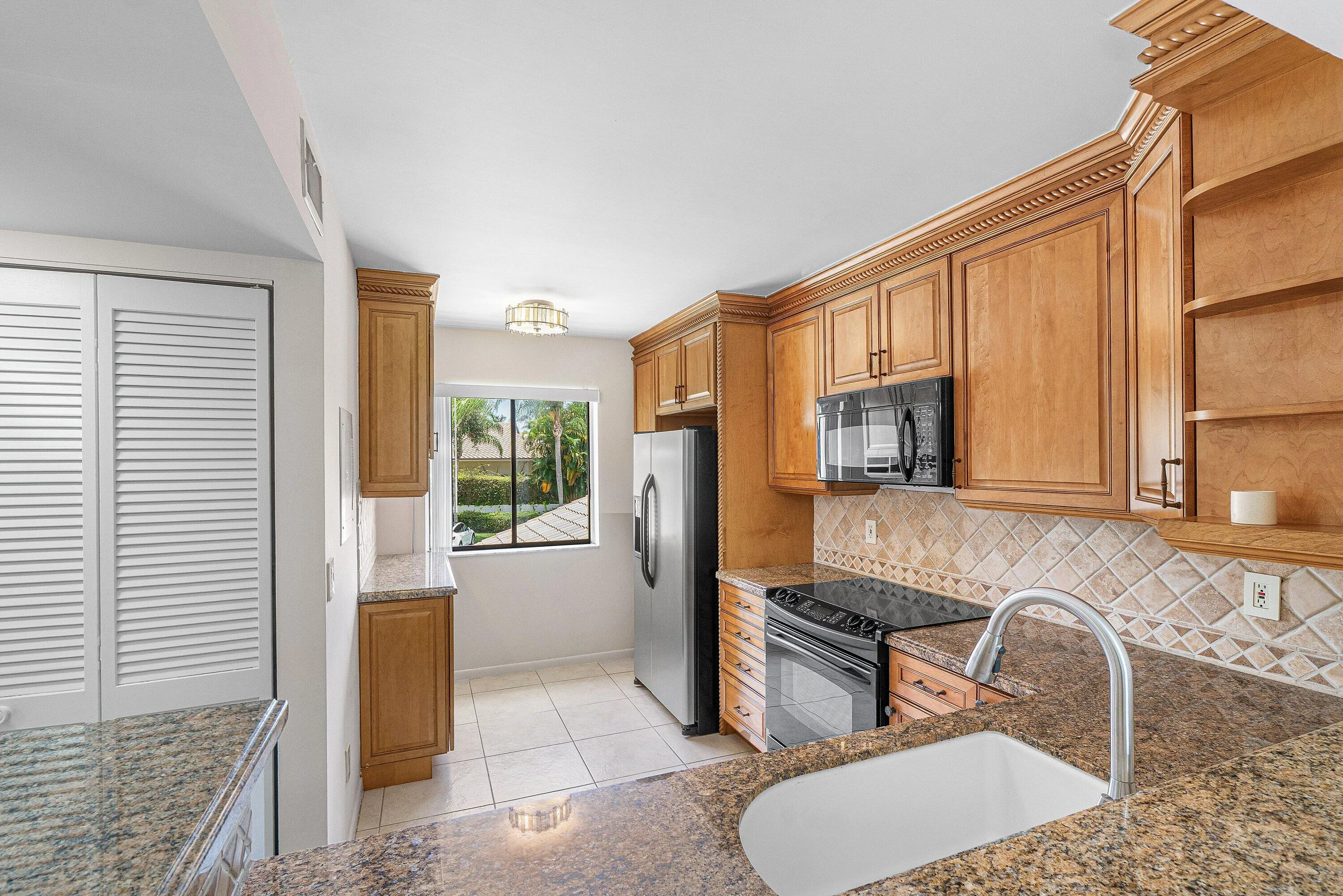 009-210CaptainsWalk-711-DelrayBeach-FL-3