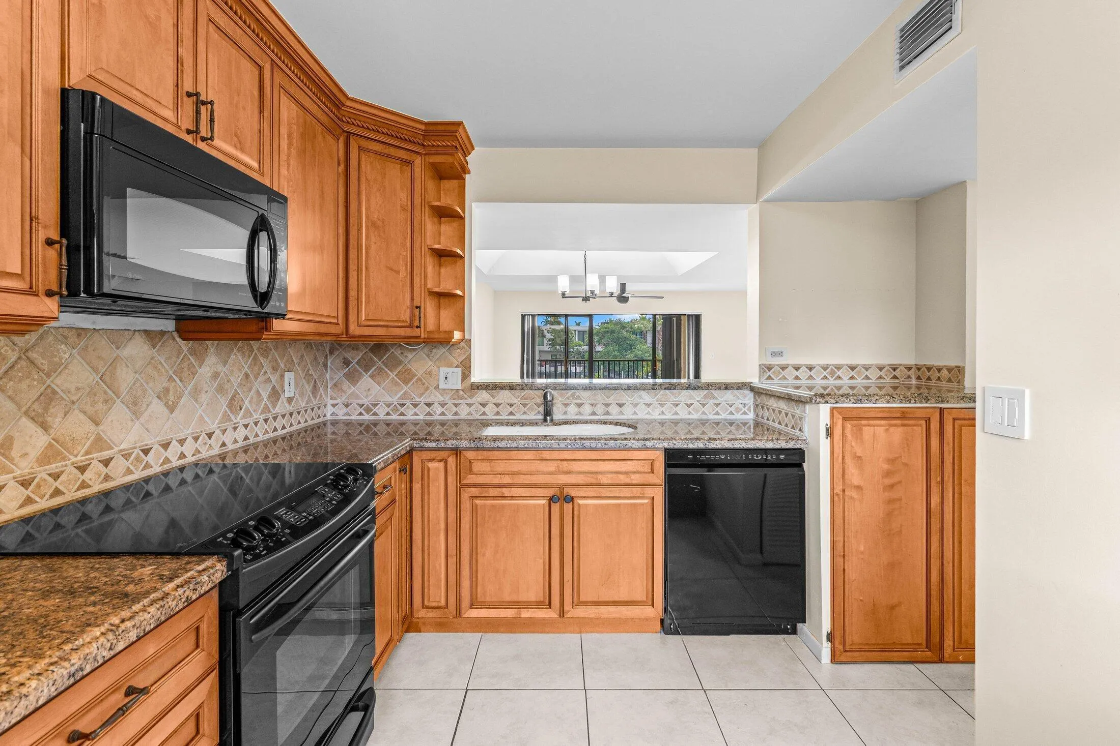 010-210CaptainsWalk-711-DelrayBeach-FL-3
