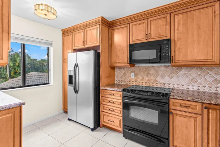 015-210CaptainsWalk-711-DelrayBeach-FL-3