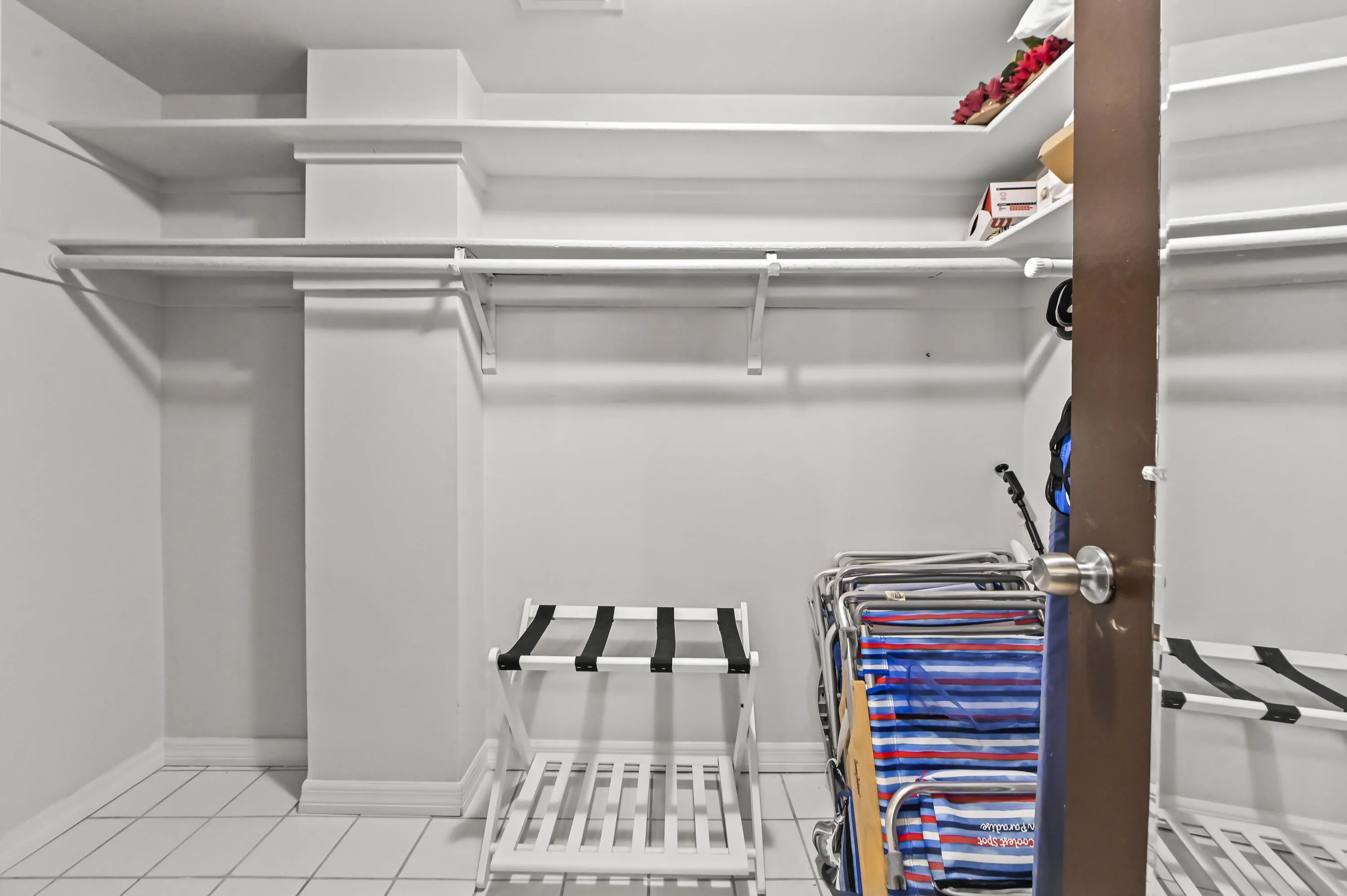 22 Closet 01