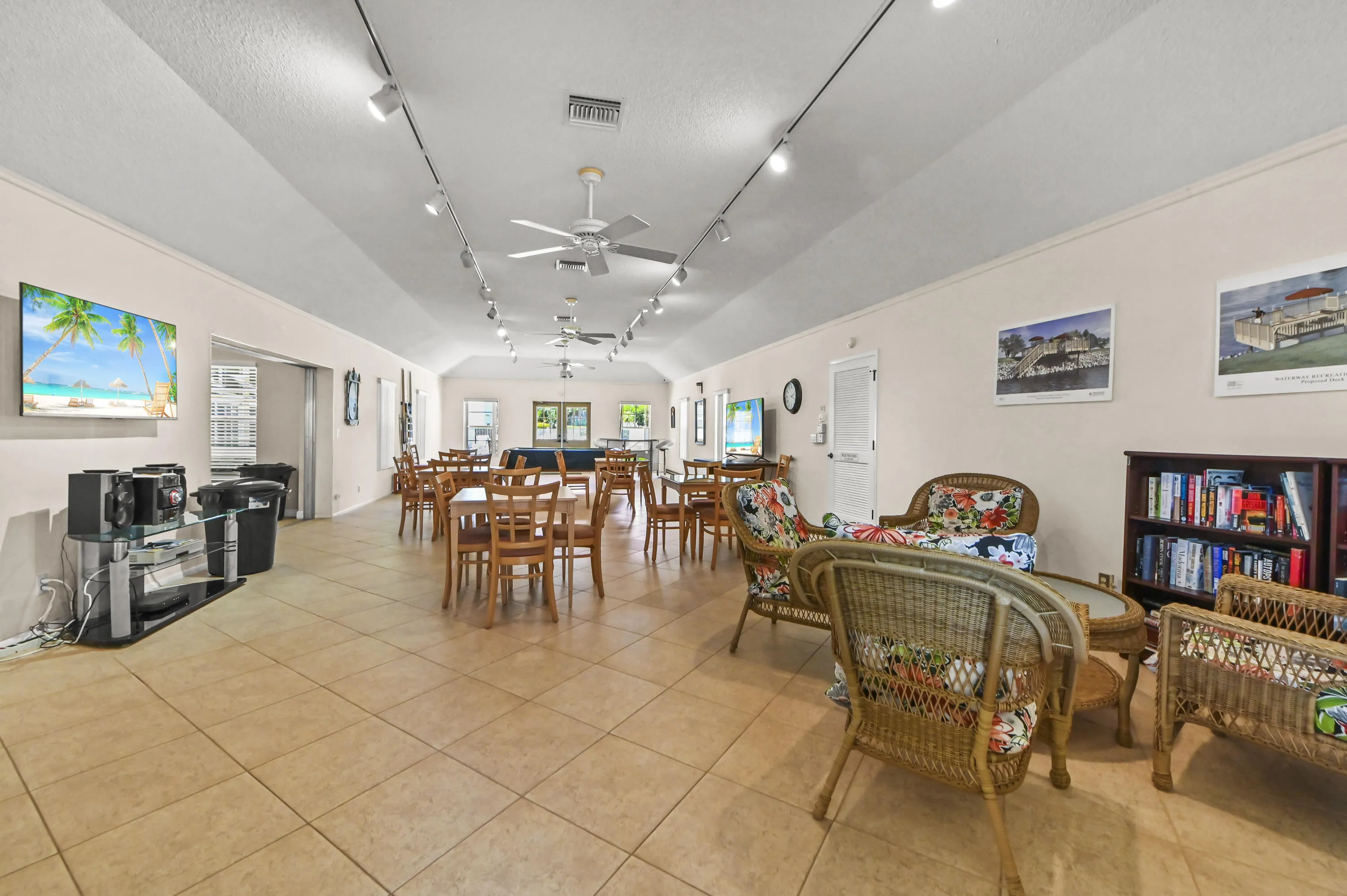 31 clubhouse 01