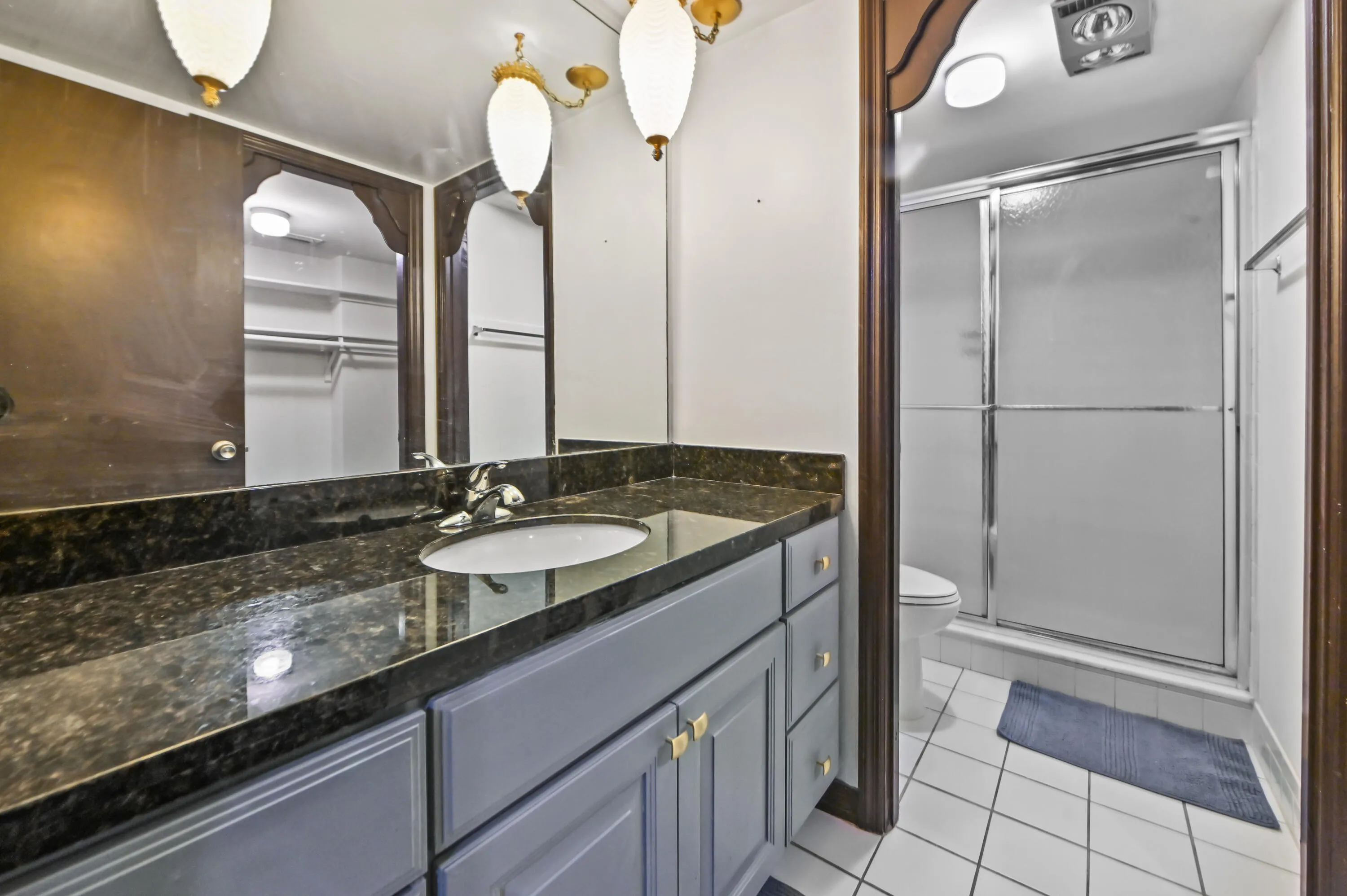21 Bathroom 01
