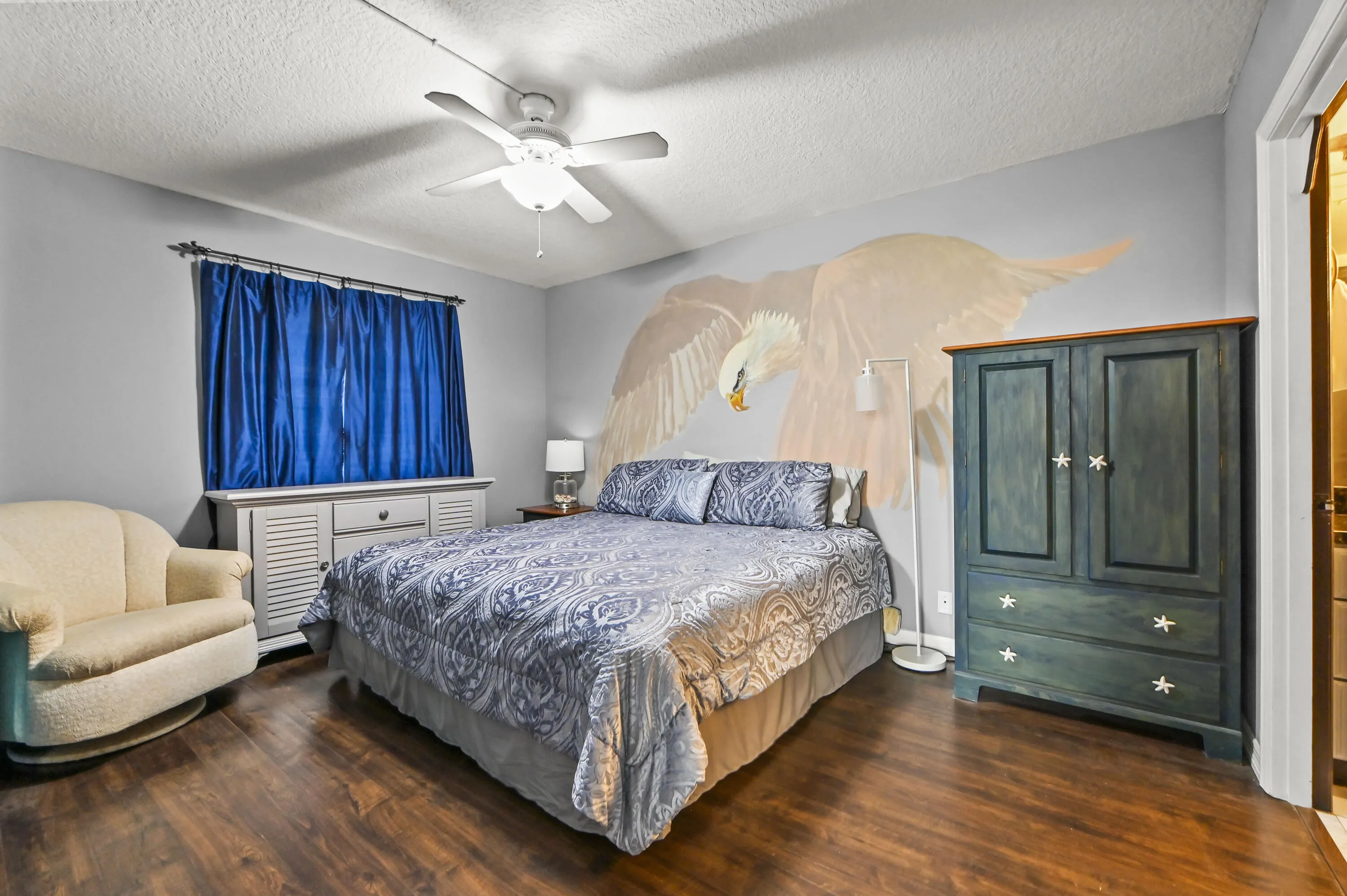 18 Bedroom 01