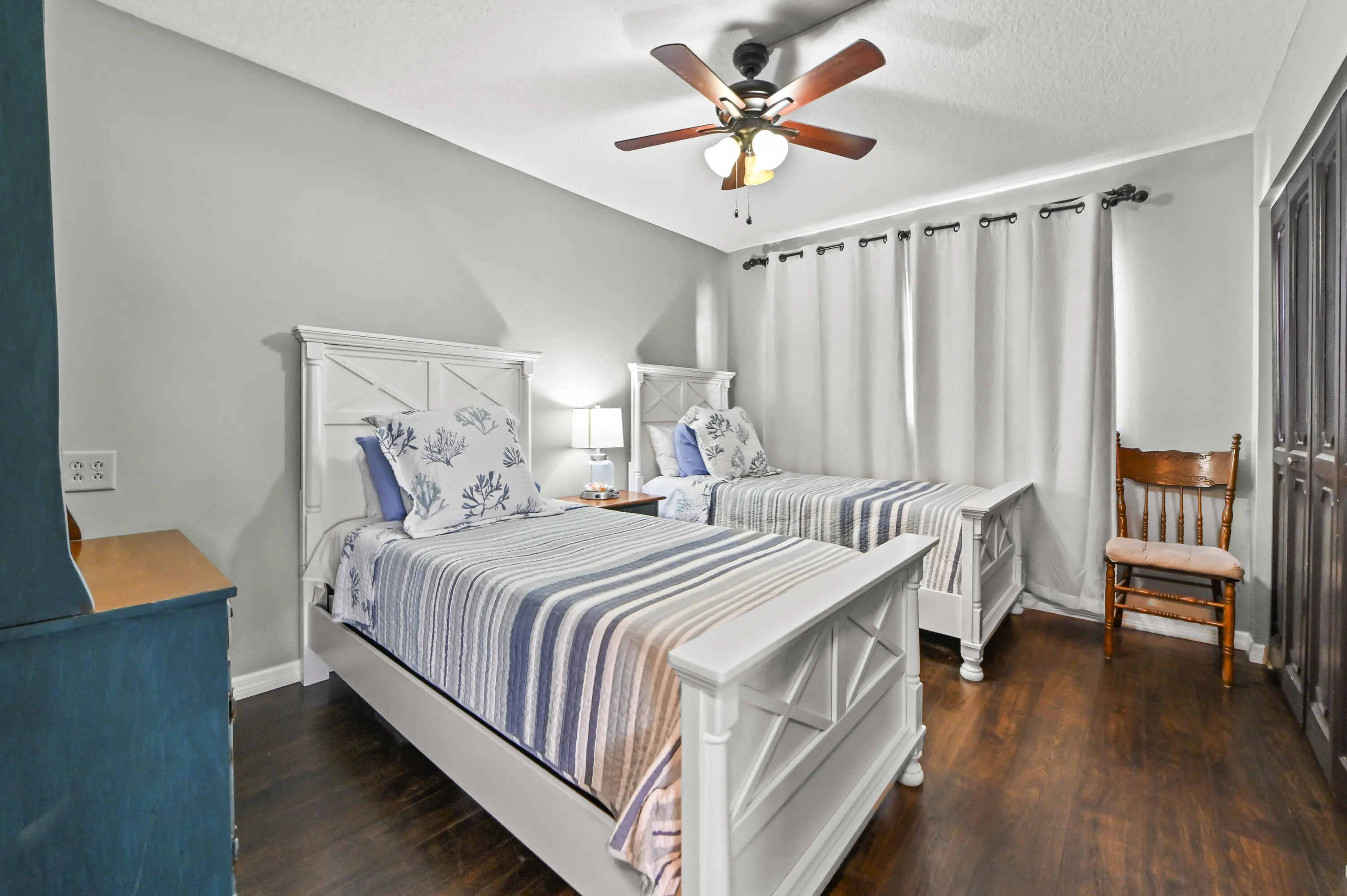 25 Bedroom 01