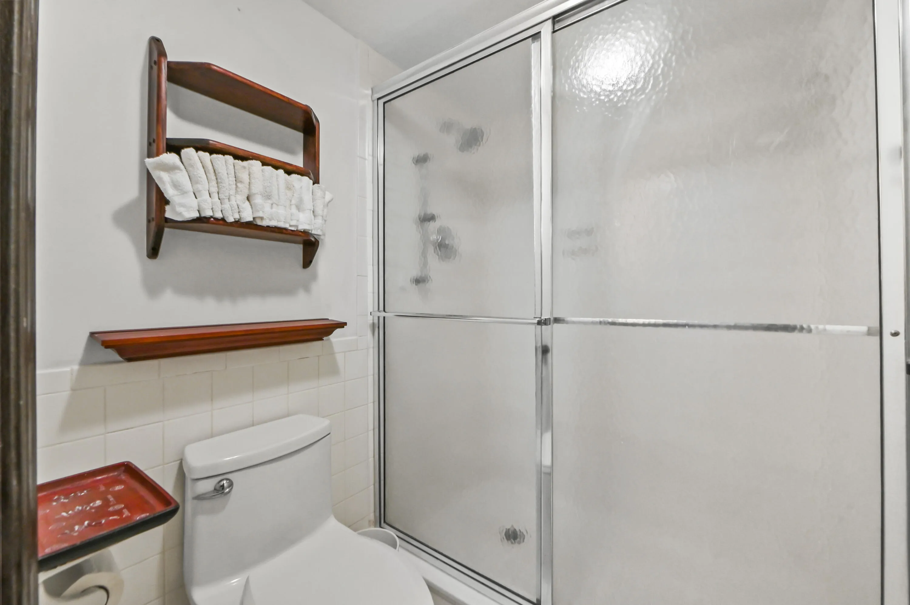 23 Bathroom 01
