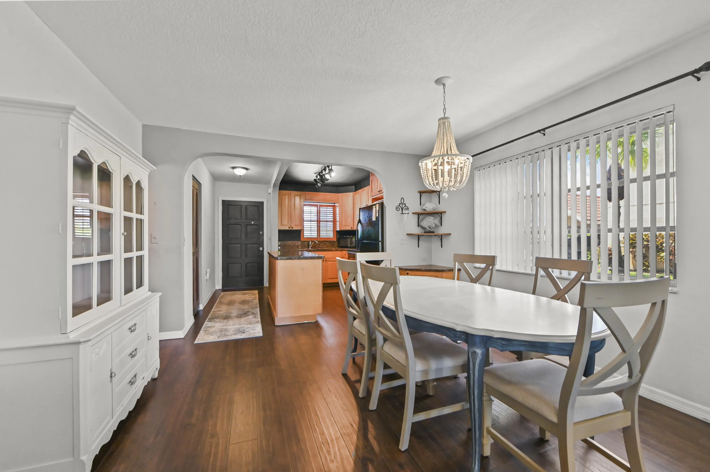 13 Dining room 02