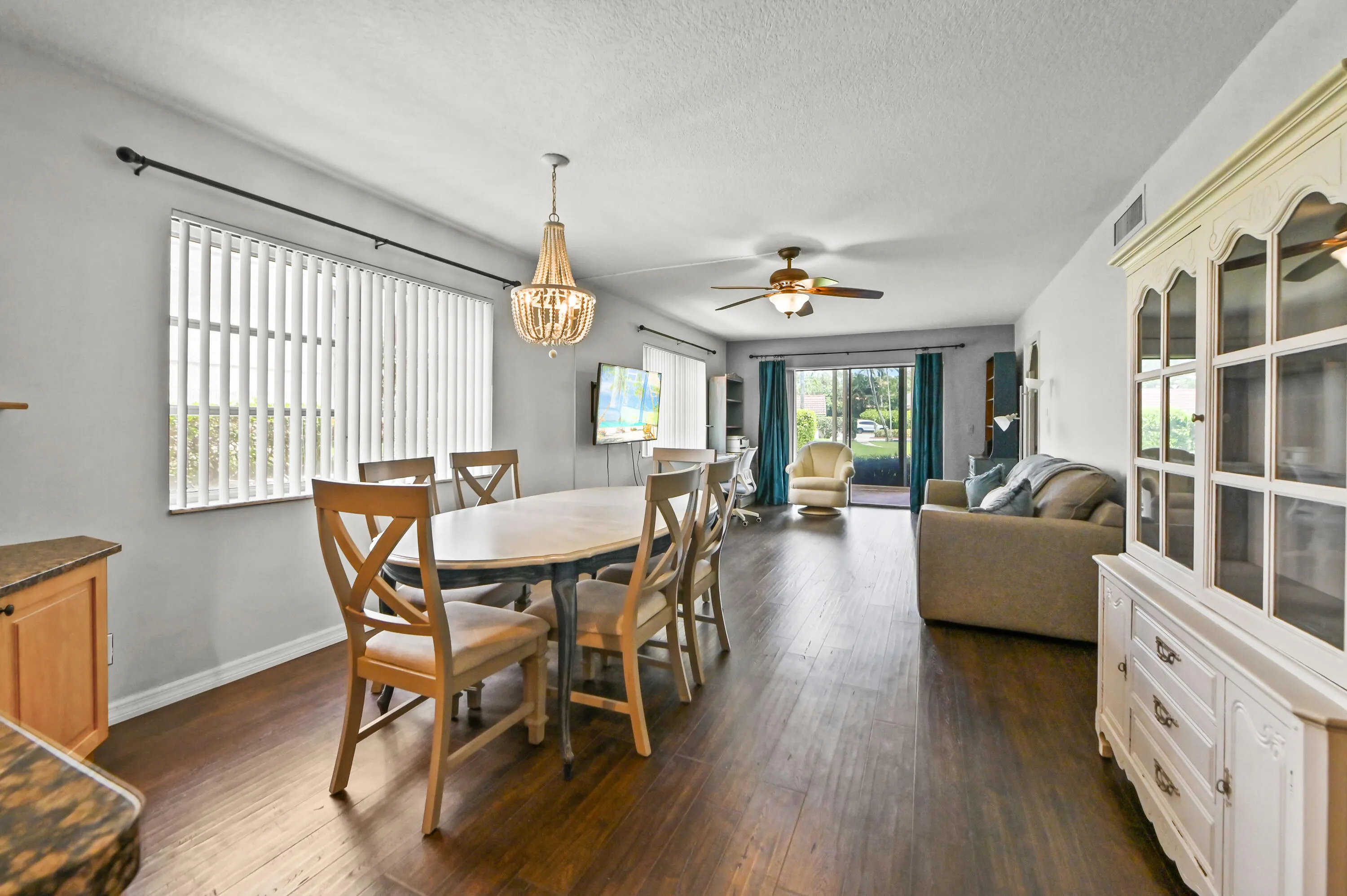 12 Dining room 01
