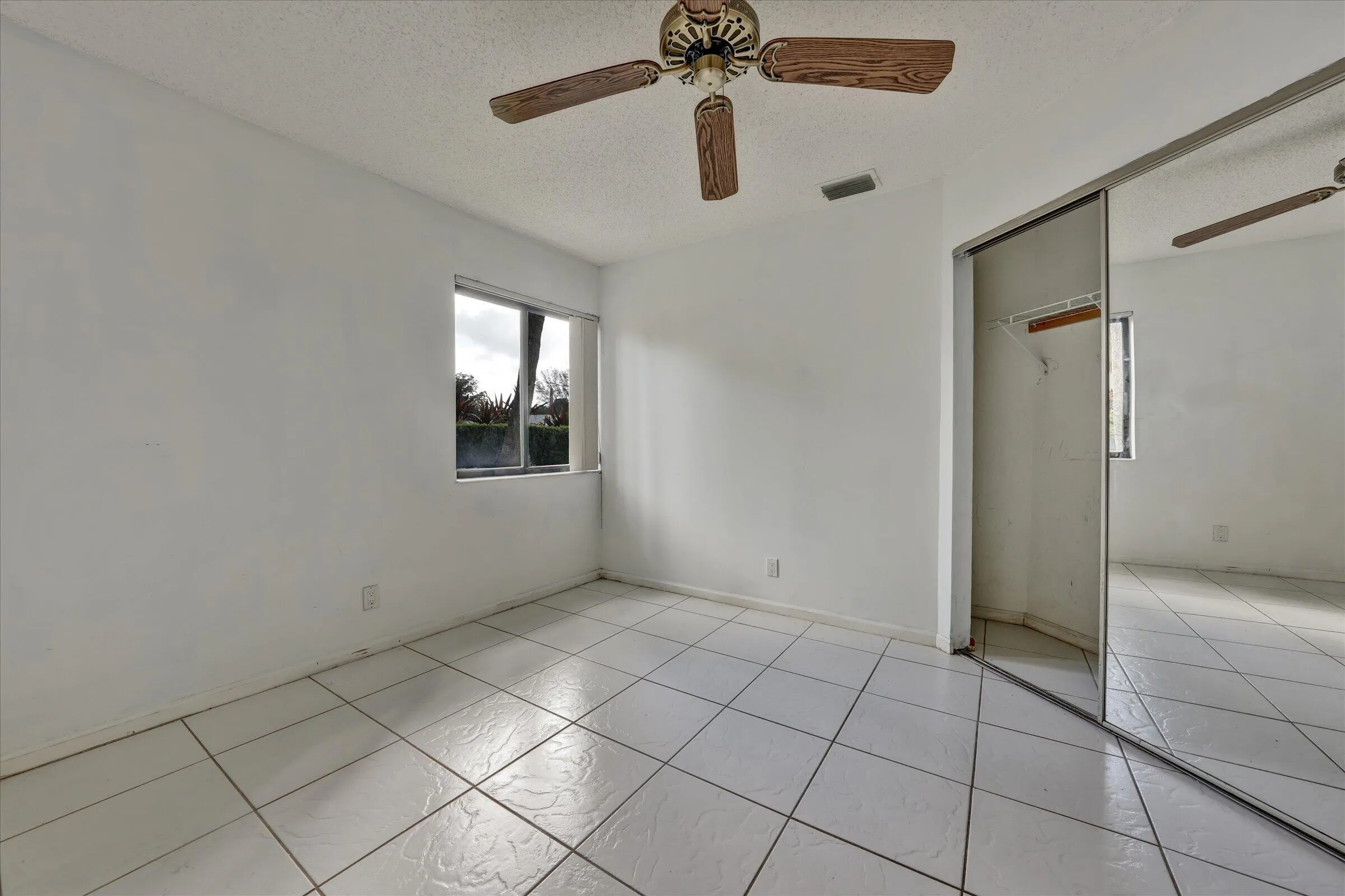 18-100 Sunshine Blvd-18