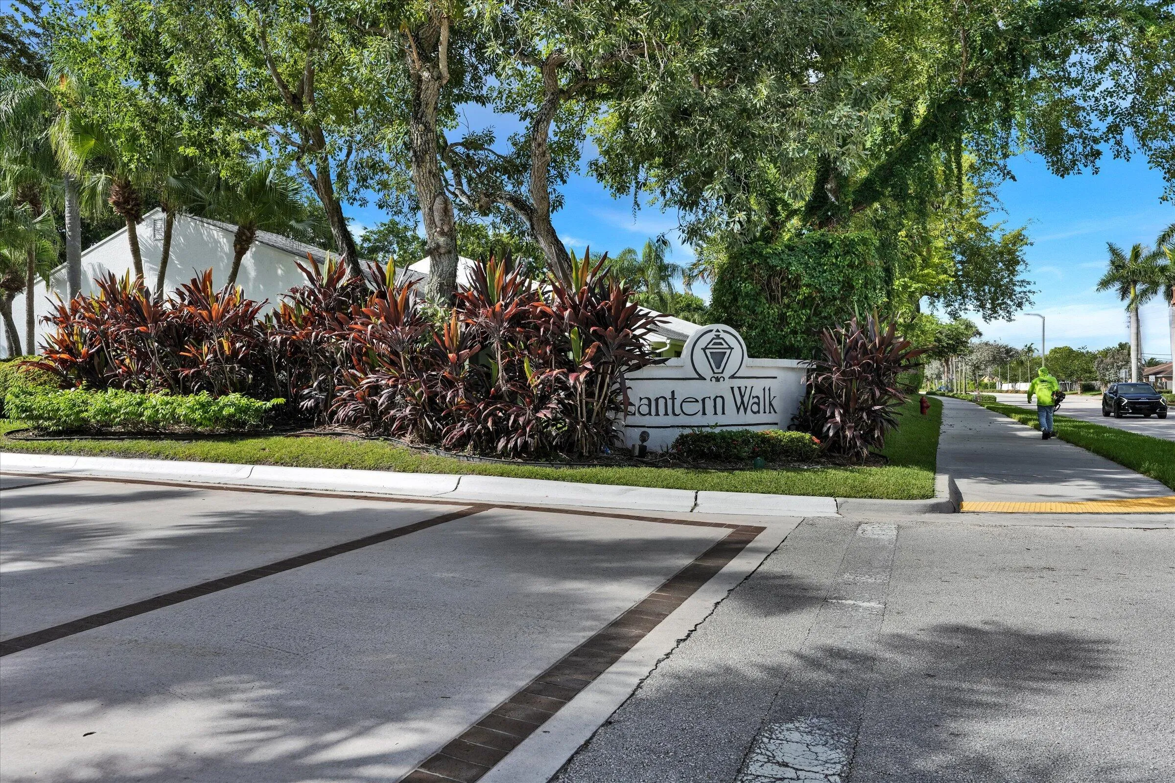 08-100 Sunshine Blvd-8