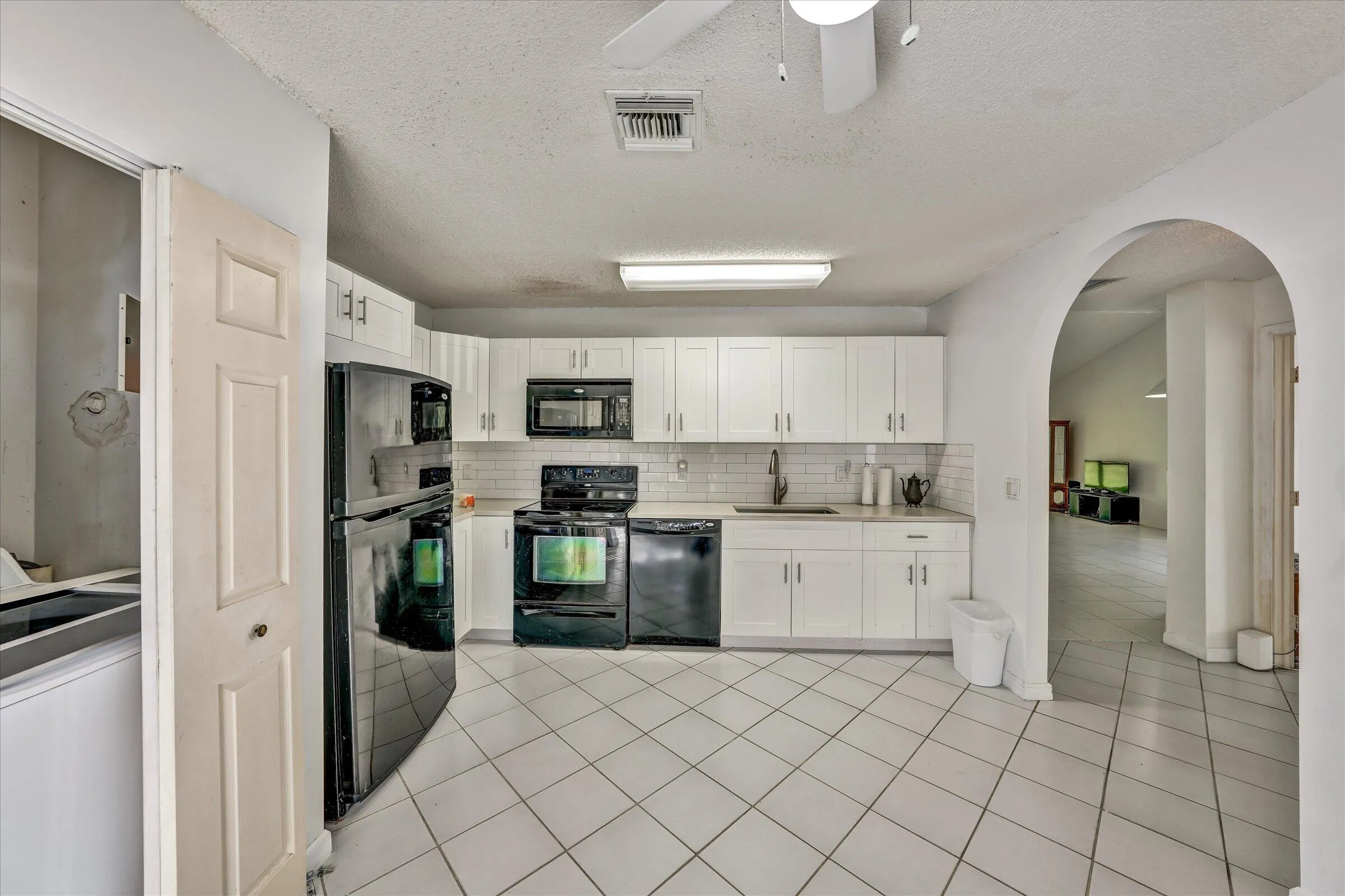 30-100 Sunshine Blvd-30