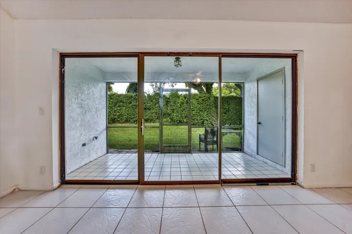 28-100 Sunshine Blvd-28