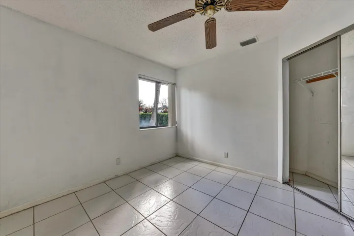 17-100 Sunshine Blvd-17