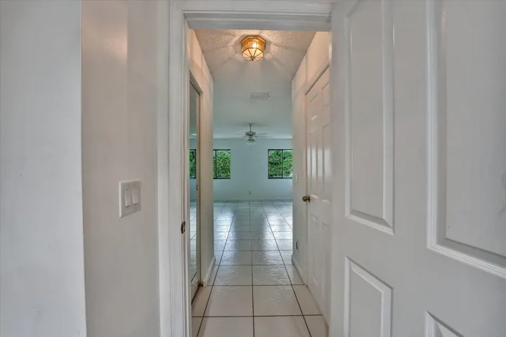 27-100 Sunshine Blvd-27