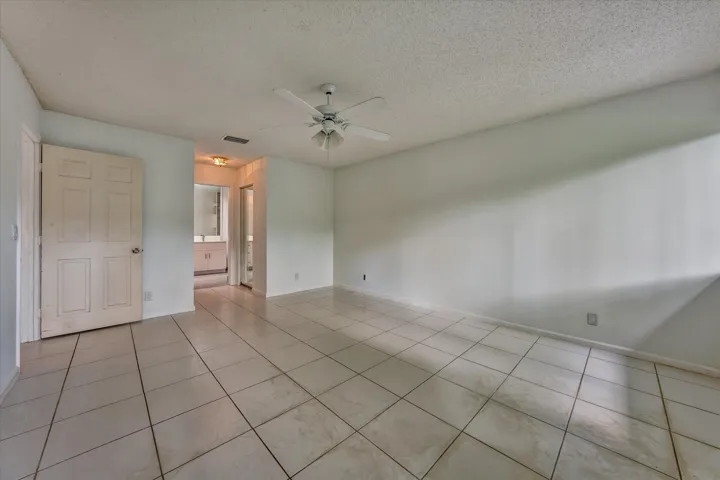 22-100 Sunshine Blvd-22