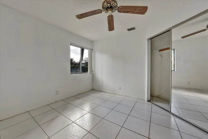 18-100 Sunshine Blvd-18