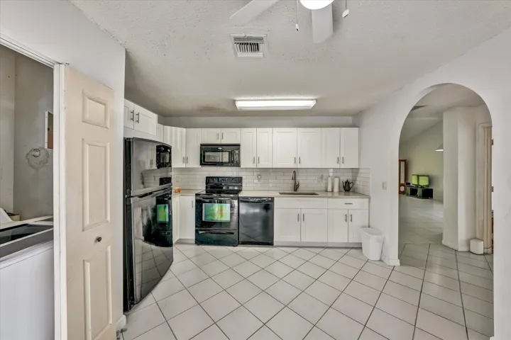 30-100 Sunshine Blvd-30