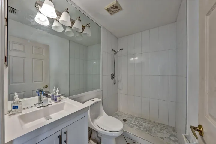 33-100 Sunshine Blvd-33