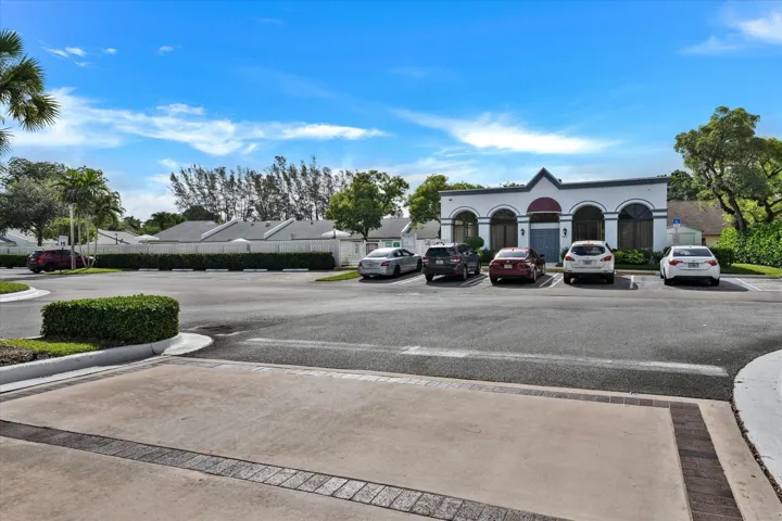 10-100 Sunshine Blvd-10