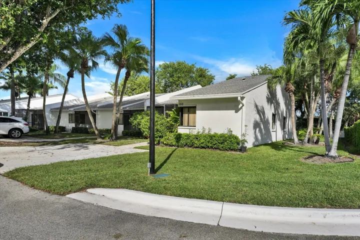 04-100 Sunshine Blvd-4