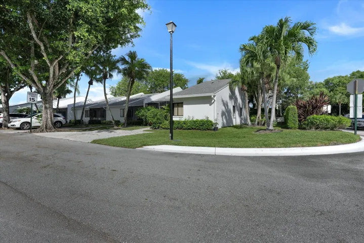 03-100 Sunshine Blvd-3