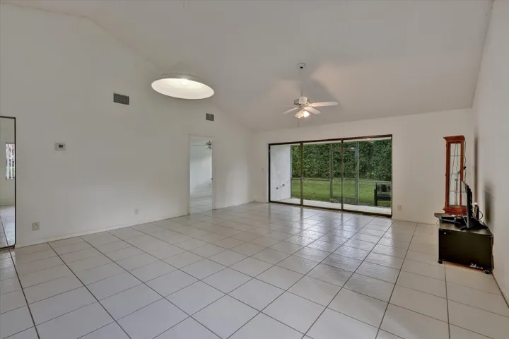 20-100 Sunshine Blvd-20