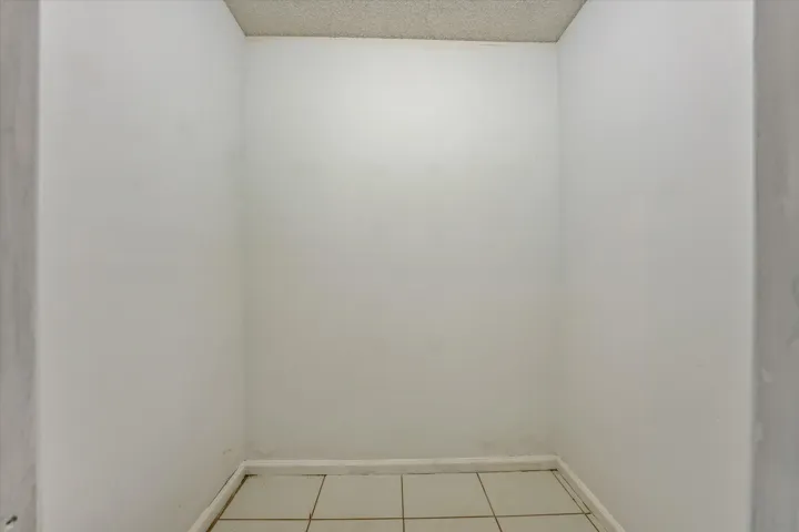23-100 Sunshine Blvd-23