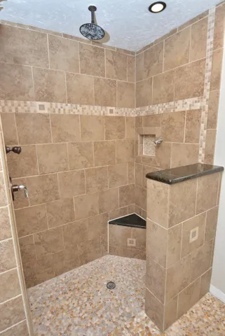 Master bathroom 3