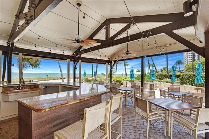 BEACH HOUSE w/refrig,microwave,ice maker