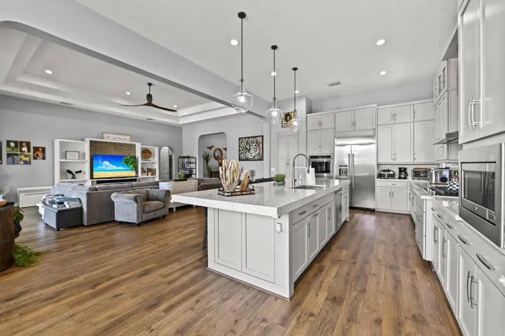 14 Kitchen 02