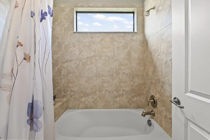 24 Bathroom 02