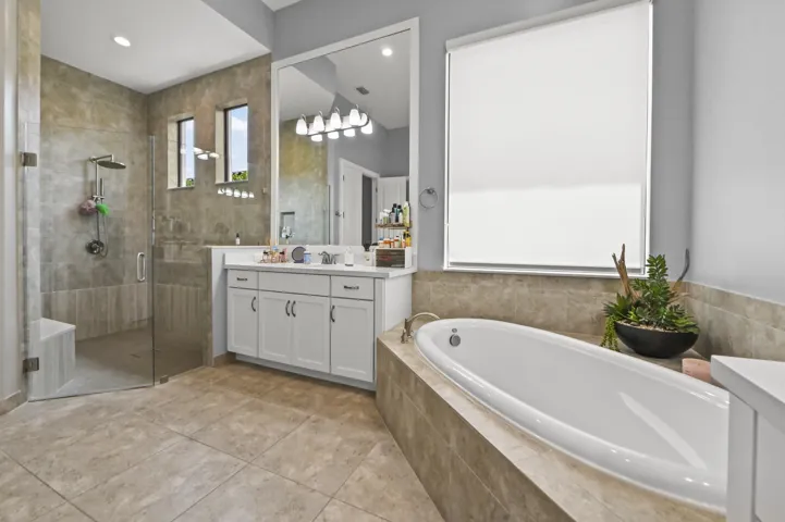 39 Bathroom 01
