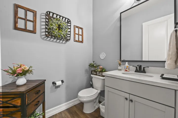 06 Bathroom 01