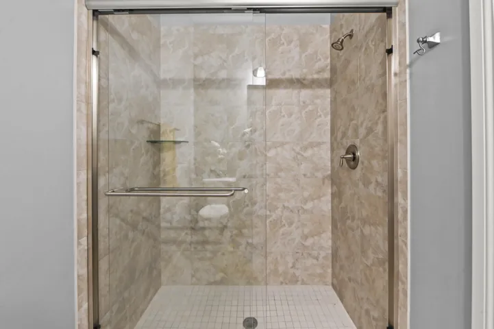 31 Bathroom 02