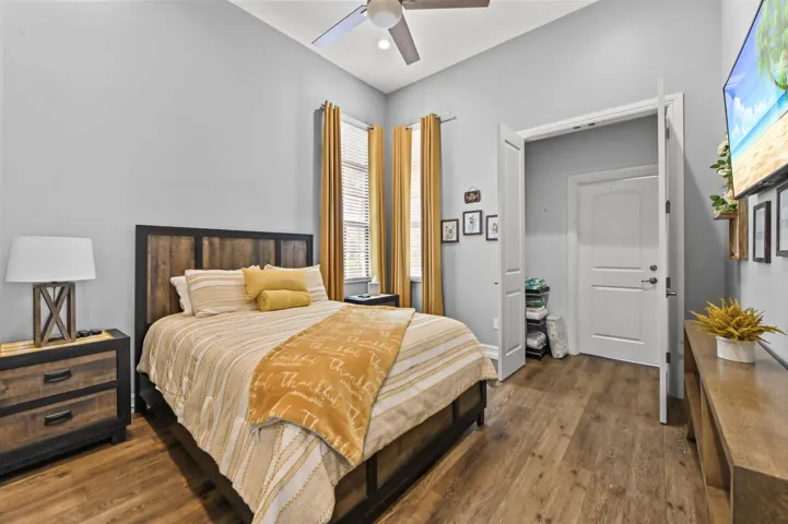 28 Bedroom 01