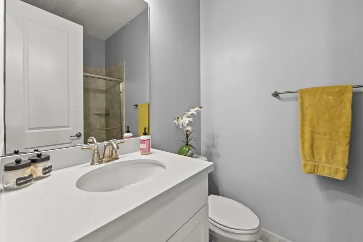 30 Bathroom 01