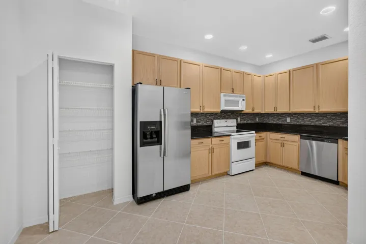 Kitchen & Pantry