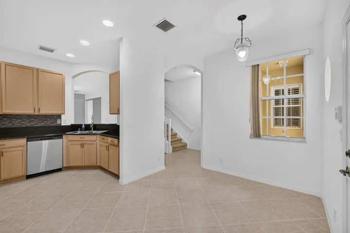 Kitchen & Dining Area