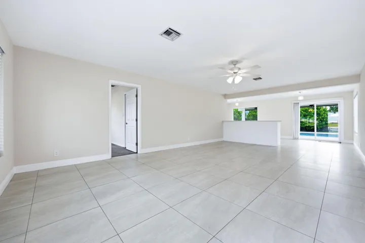 5920 living area