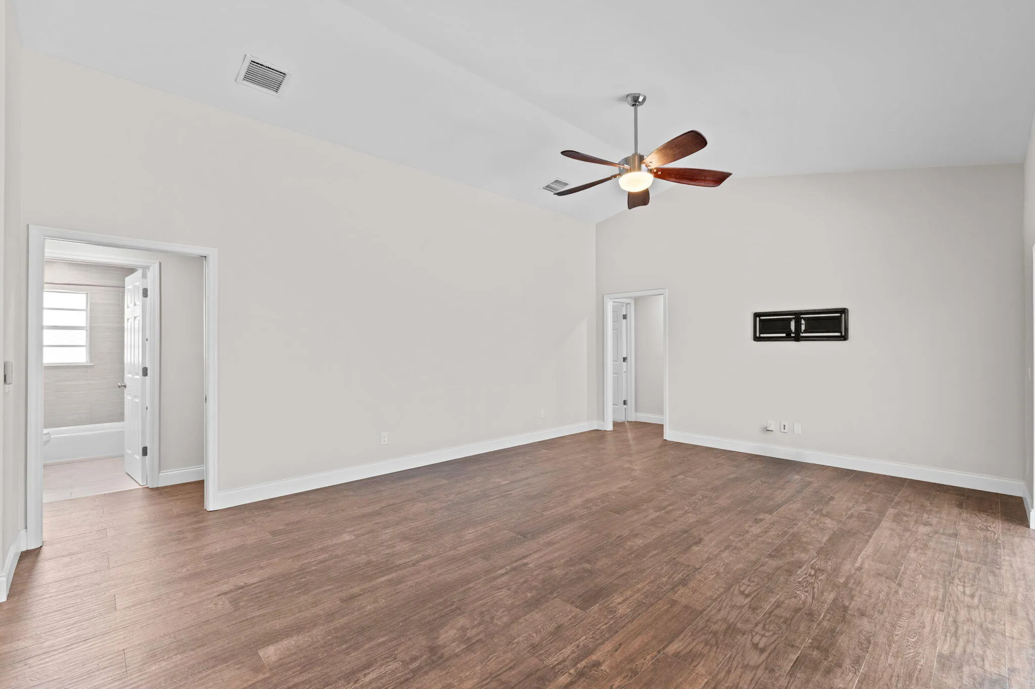 17-web-or-mls-A7408741