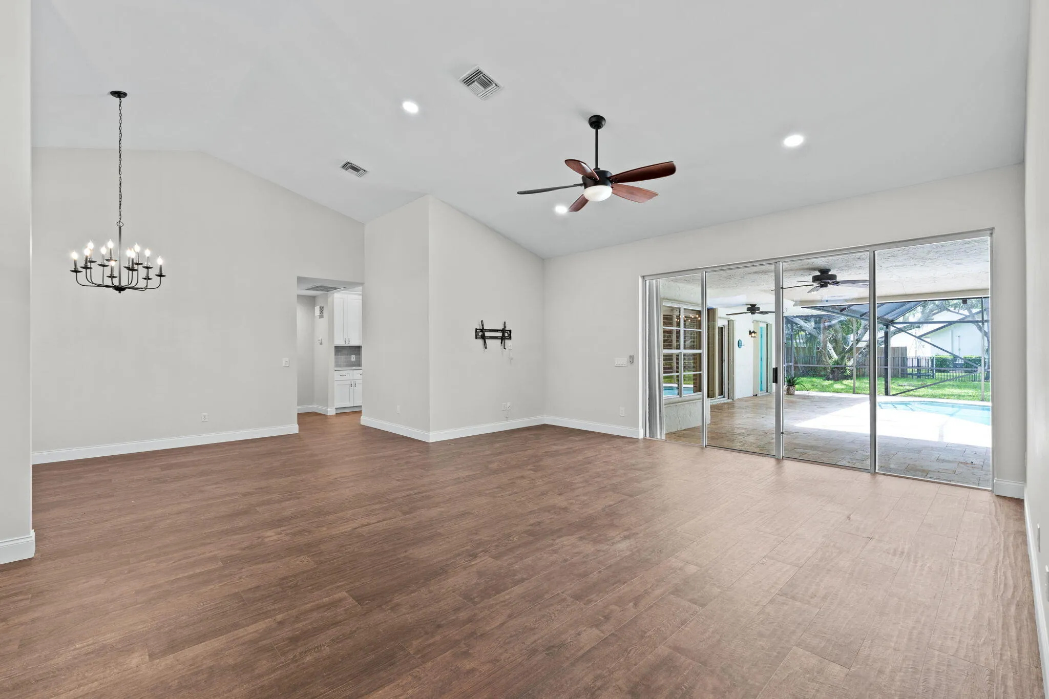 19-web-or-mls-A7408789
