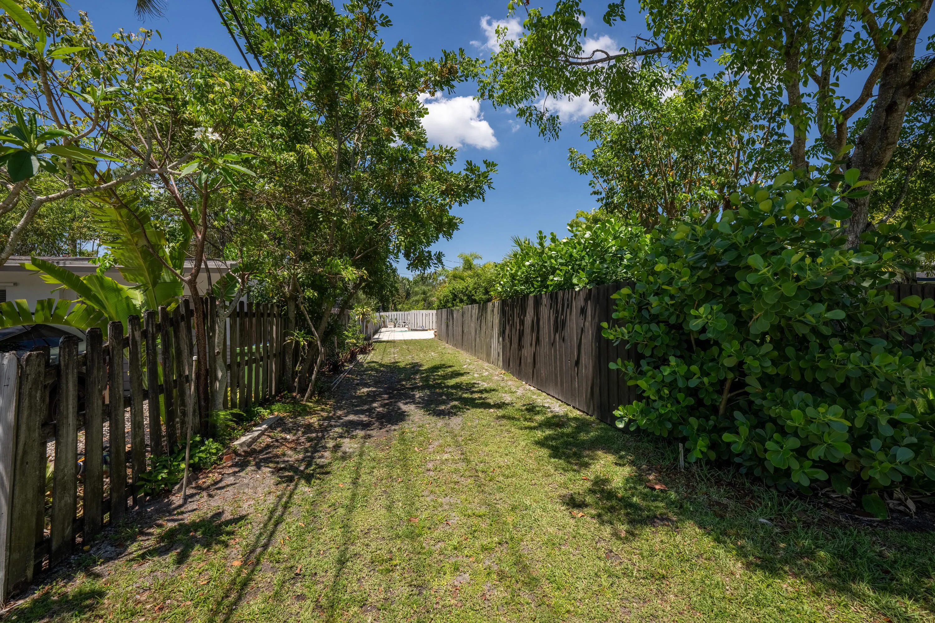 Deeded Driveway Entrance